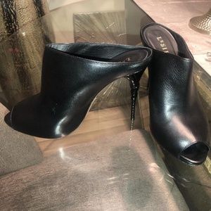Le Silla Black 4.7 in Torchon Heel Leather Mules
